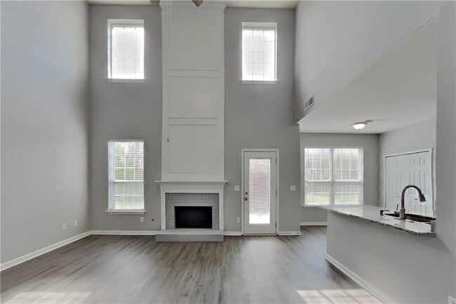 Building Photo - 1675 Huntcrest Park SW