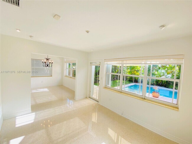 Building Photo - 8959 Dickens Ave