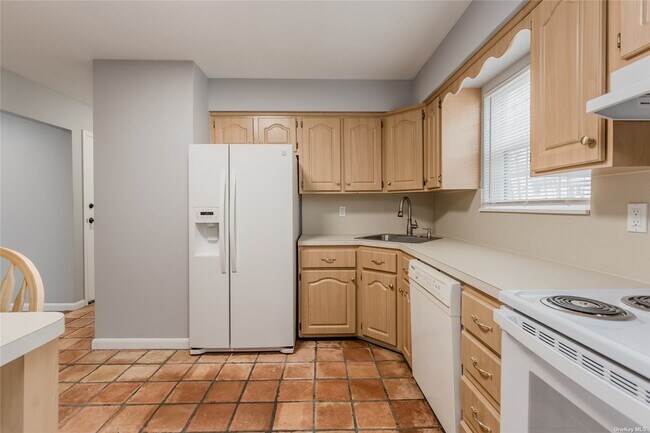 Building Photo - 34 Hazard Ave