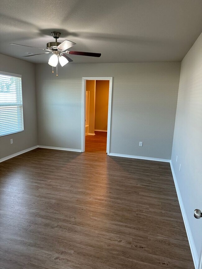 Building Photo - *Pre-leasing* Three Bedroom | Two Bath Hom...