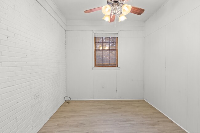 Building Photo - 311 Hillcrest Ct