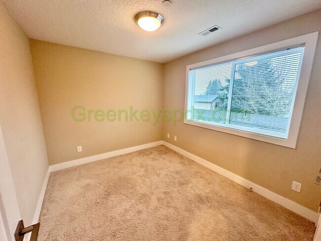 Building Photo - Gorgeous, Custom-designed 4-Bedroom Contemporary Townhouse on 3 Levels