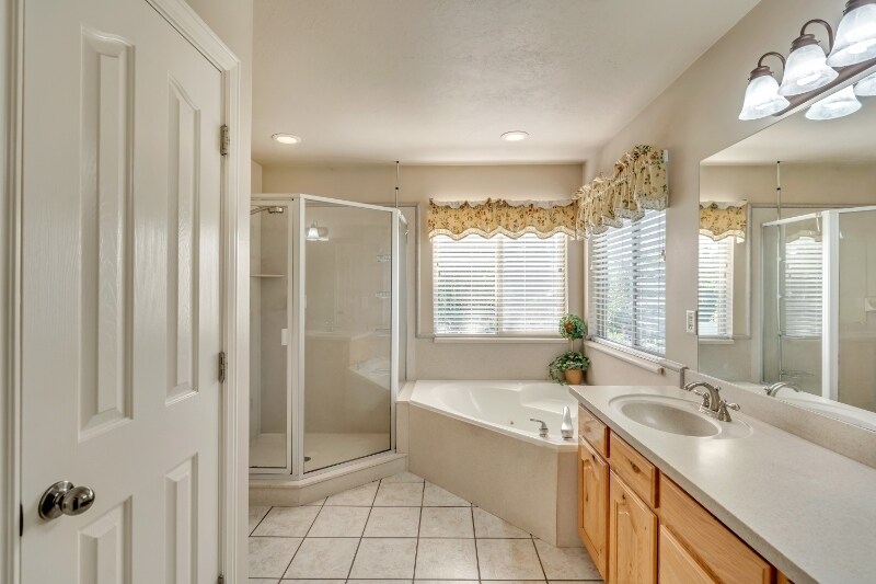 Building Photo - 10369 S 2840 W