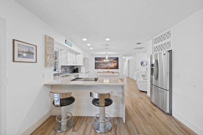 Building Photo - 5554 Hibiscus Rd