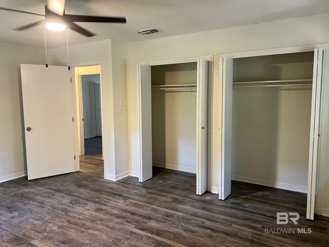 Building Photo - 803 Camellia Ln
