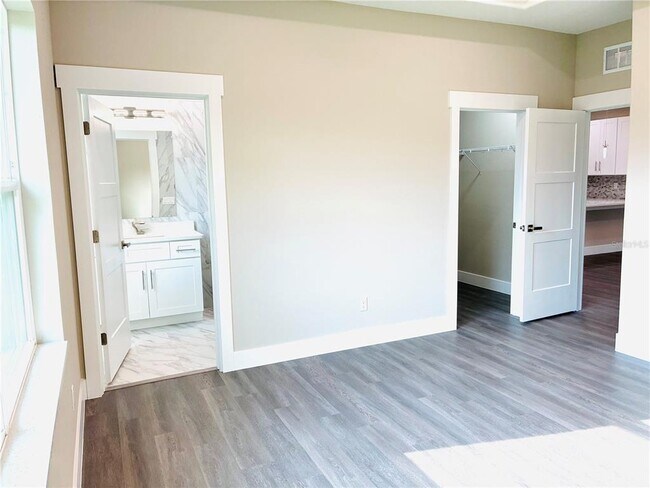 Building Photo - 98 Wheatfield Dr