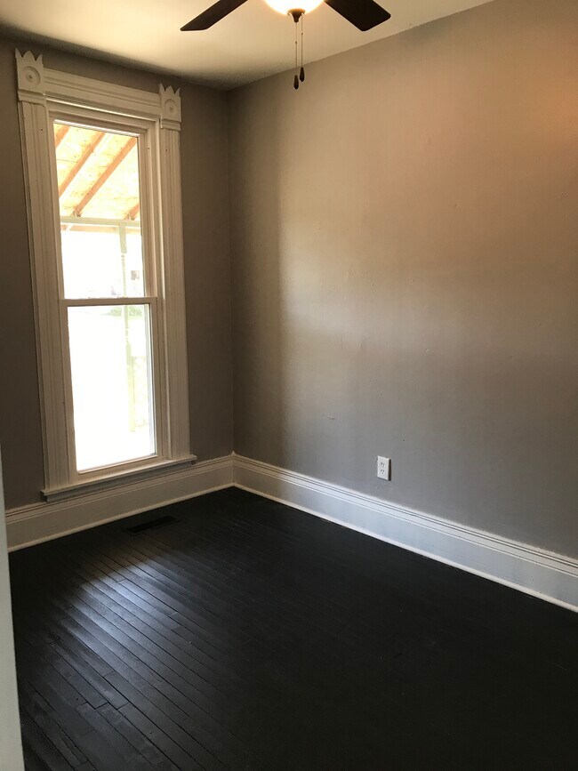 Building Photo - 226 E Main St