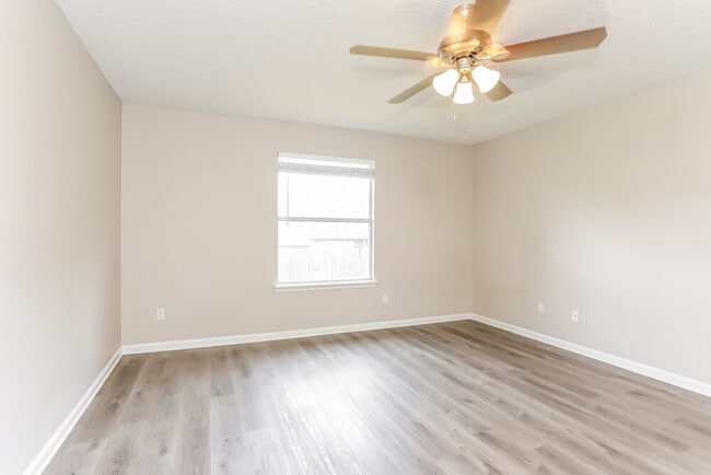 Building Photo - 3720 Arava Dr