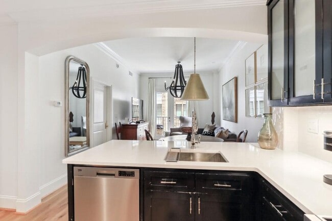 Building Photo - 2277/2255 Peachtree Rd NE