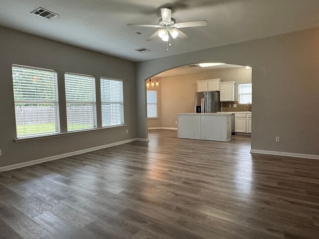 Building Photo - Beautiful Home for Lease in Denham Springs...