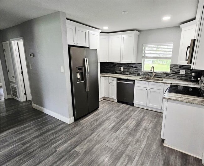 Building Photo - 4803 Roush Ave