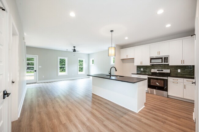 Building Photo - 415 Kershaw Dr