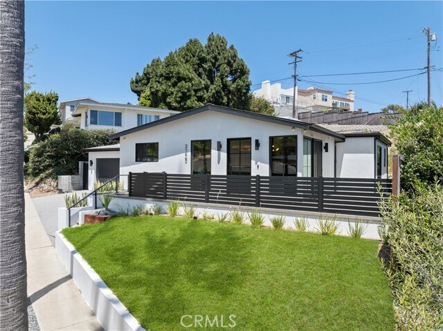 Building Photo - 2200 Mantis Ave