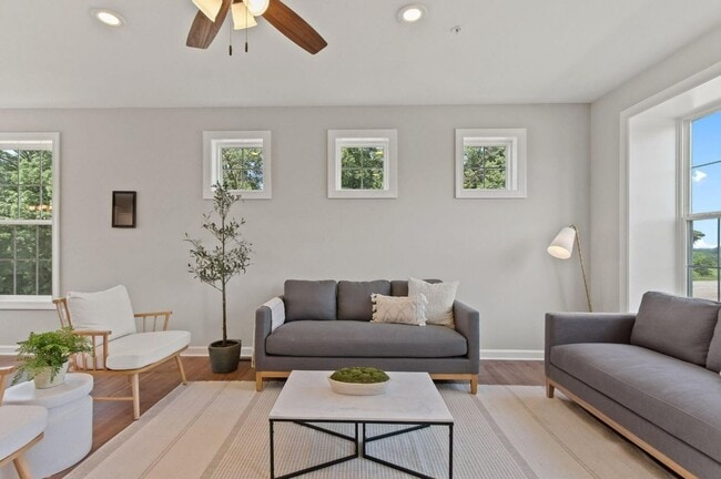 Building Photo - Beautiful 3 Bedroom, 2.5 Bath Townhome in Waynesboro!