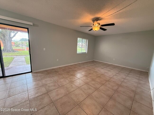 Building Photo - 176 San Juan Cir