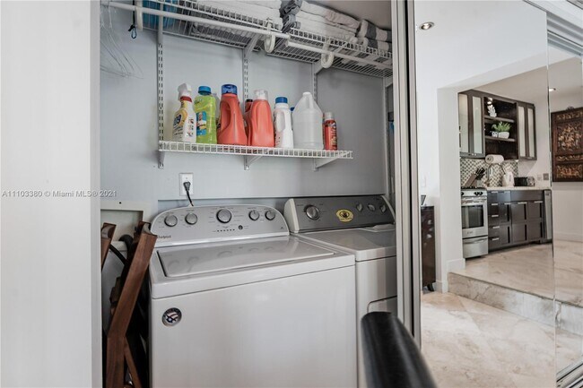 Building Photo - 1622 Mayo St