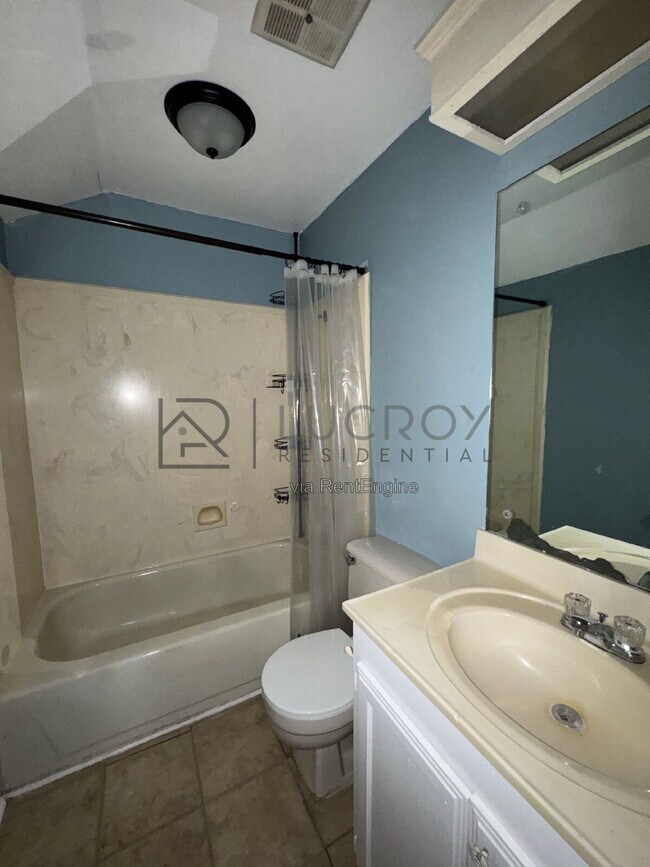 Building Photo - 102 Briarmeade Dr