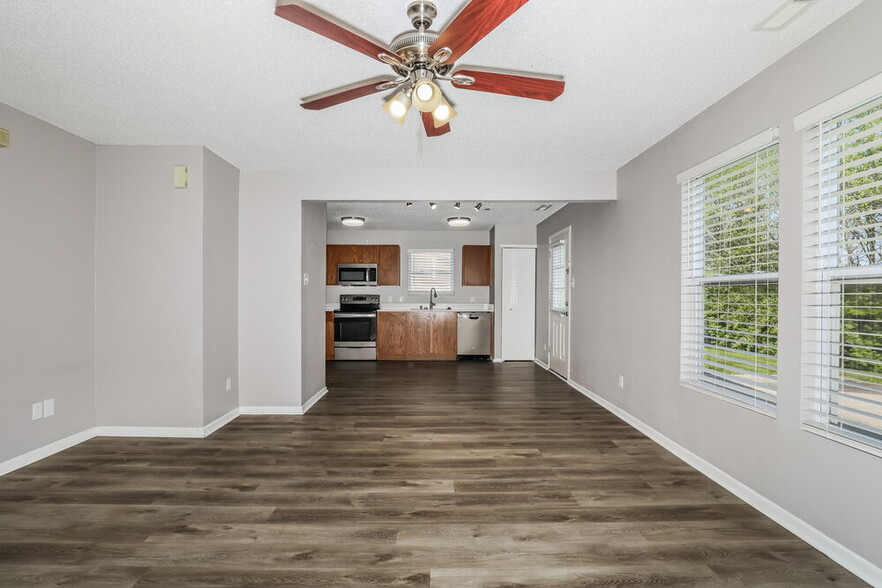 Building Photo - 708 Adagio Dr