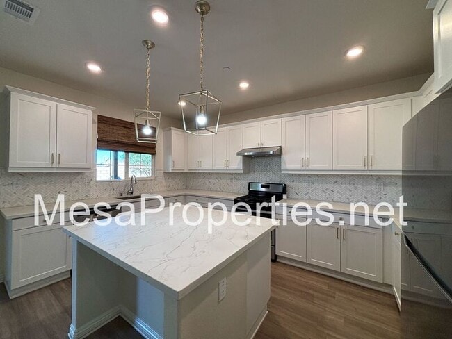 Building Photo - 12302 Del Sur St