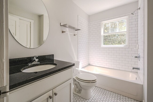 Building Photo - 134 Westover Dr