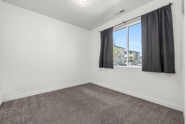 Building Photo - 407 Meadow Garden Rd