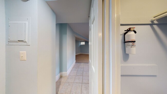 Building Photo - 18 9th St NE