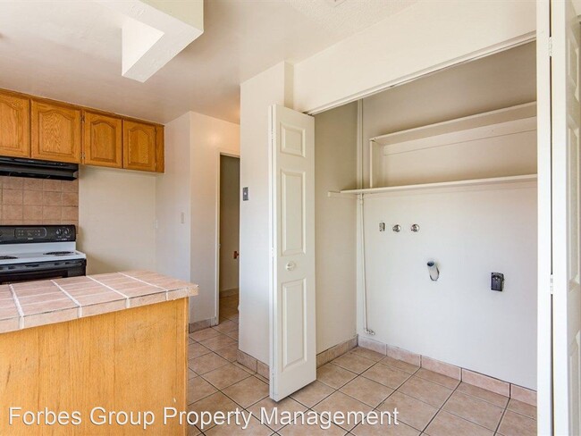 Building Photo - 3 br, 1.5 bath Apartment - 407 Don Carlos Ct