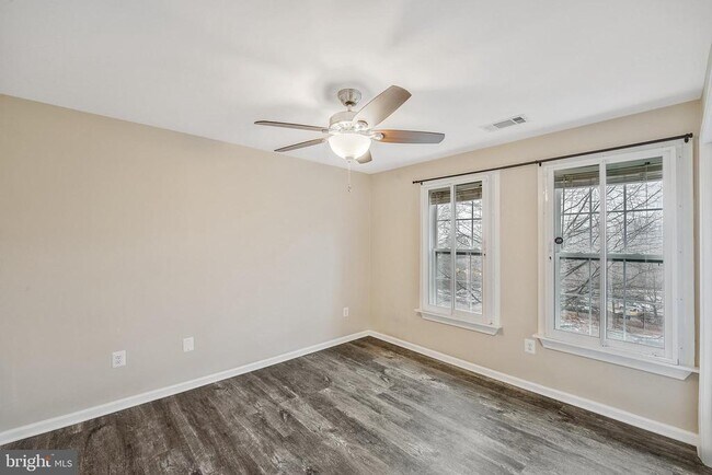 Building Photo - 1060 Gardenview Loop