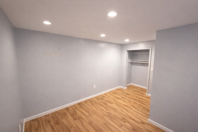 Building Photo - 217 Seward Ave NW