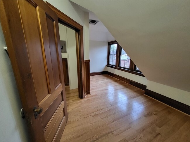 Building Photo - 1063 East Ave