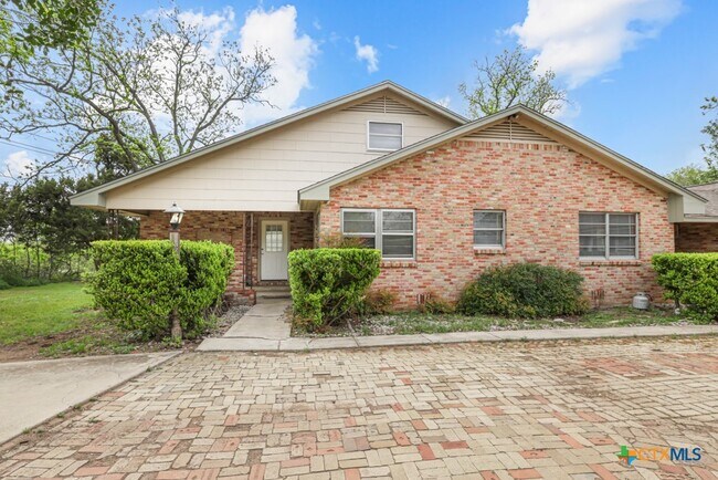 Building Photo - 1511 Ranch Rd 12