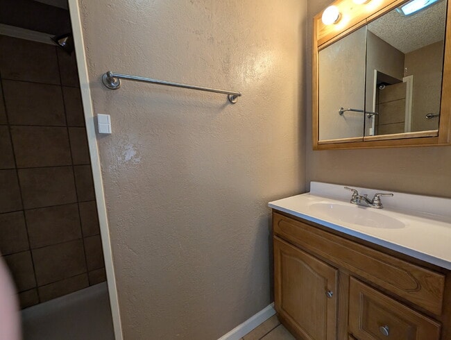 Building Photo - 140 Meek St