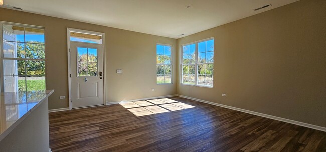 Building Photo - 1 Bedroom, 1 Bathroom, End, First floor, A...