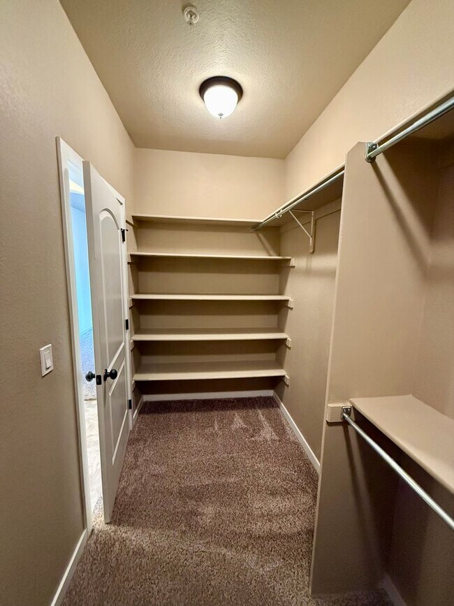 Building Photo - Fantastic 2 Bedroom, 2 Bath Ground Level Condo With Detached Garage in Loveland, Colorado