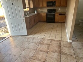 Building Photo - 2117 Clearwater Dr