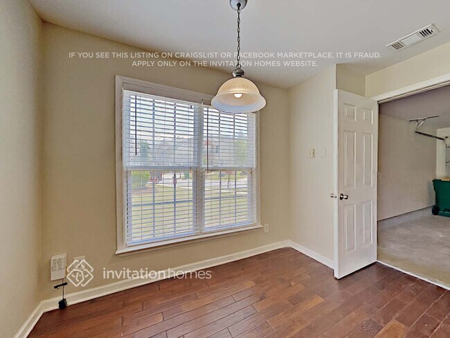 Building Photo - 320 Balaban Cir