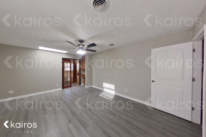 Building Photo - 2813 James Louis Dr