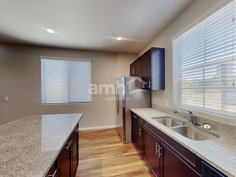Building Photo - 20793 W Maiden Ln
