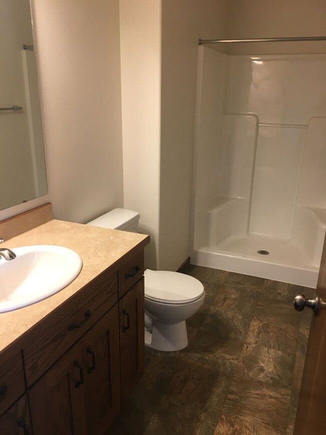 Building Photo - 3 Bed 3 Bath Twin Home