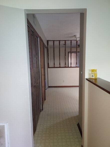 Building Photo - 6817 Holly Lake Dr