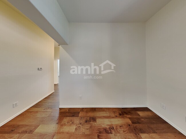 Building Photo - 33 E Calle Vivaz