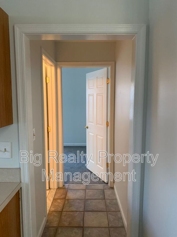 Building Photo - 477 E Main St