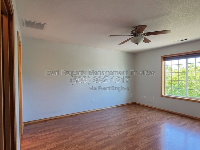 Building Photo - 476 Satus St