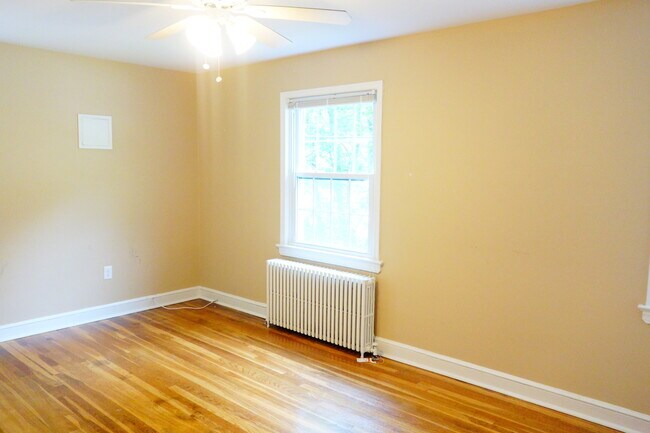 Building Photo - 8409 Greenwood Ave