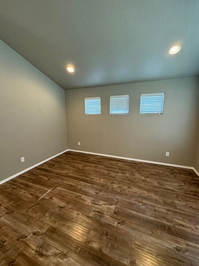 Building Photo - Beautiful 3 bedroom home in Cottage Grove- River Walk Village