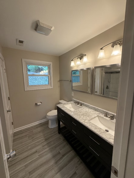Building Photo - 536 Woodmont Dr