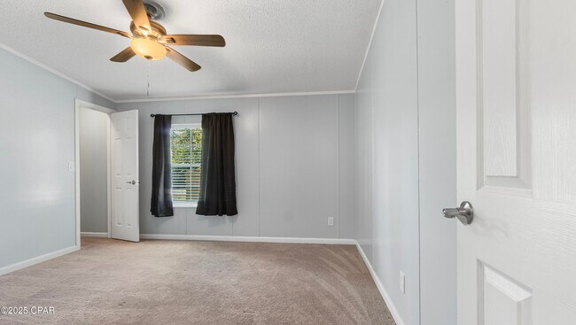 Building Photo - 12808 Clear Creek Rd