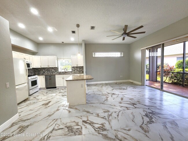 Building Photo - 501 Carmel Dr