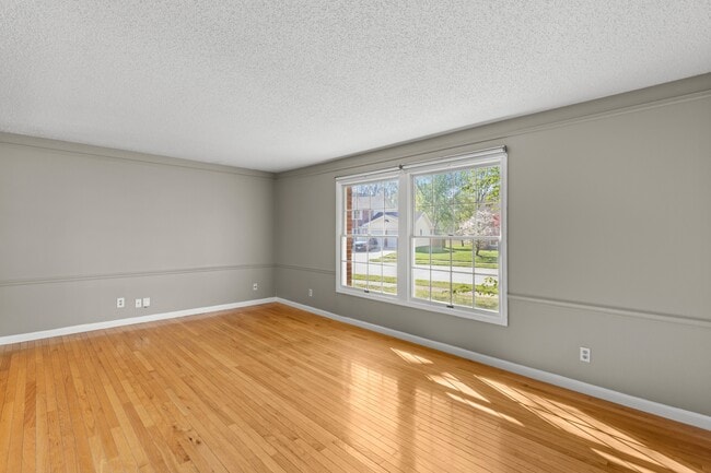 Building Photo - 14355 Rainy Lake Dr