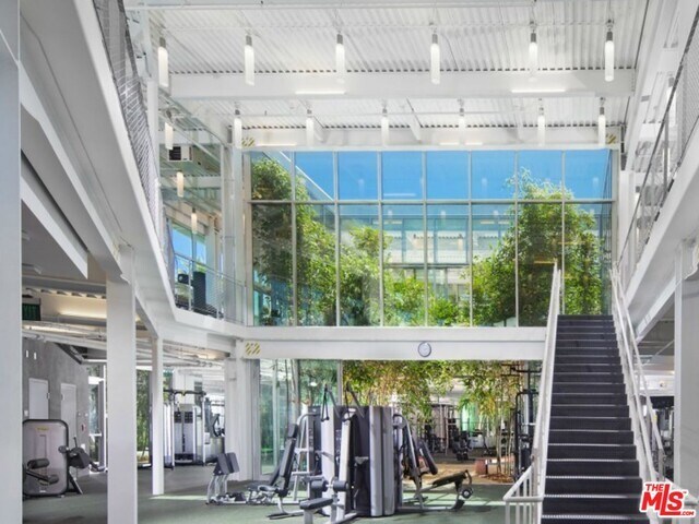 Building Photo - 6241 Crescent Park W